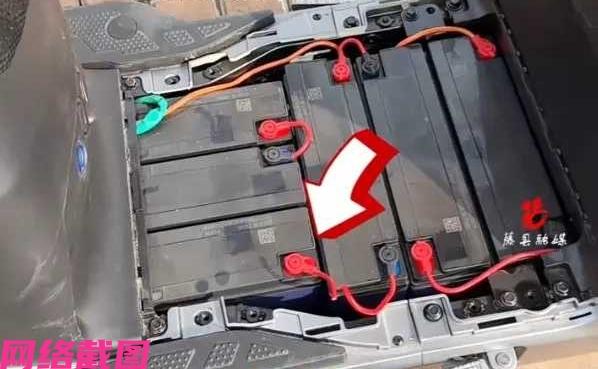 山西有女子在公司上班时，收到手机短信提示，写有电瓶车电池断开，这把女子心急，忙下