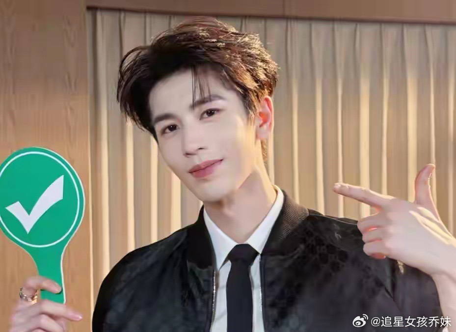 田曦薇张凌赫经纪人依旧纯恨中张凌赫的经纪人徐以若与田曦薇的经纪人公钰涵，早在20