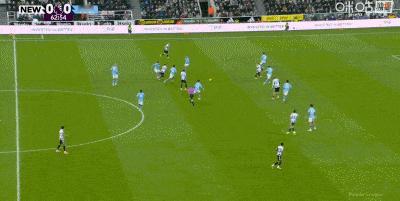 英超惊天爆冷！巴恩斯双响复刻希勒神迹，纽卡7分钟3球掀翻曼城，豪帅终结18场不胜