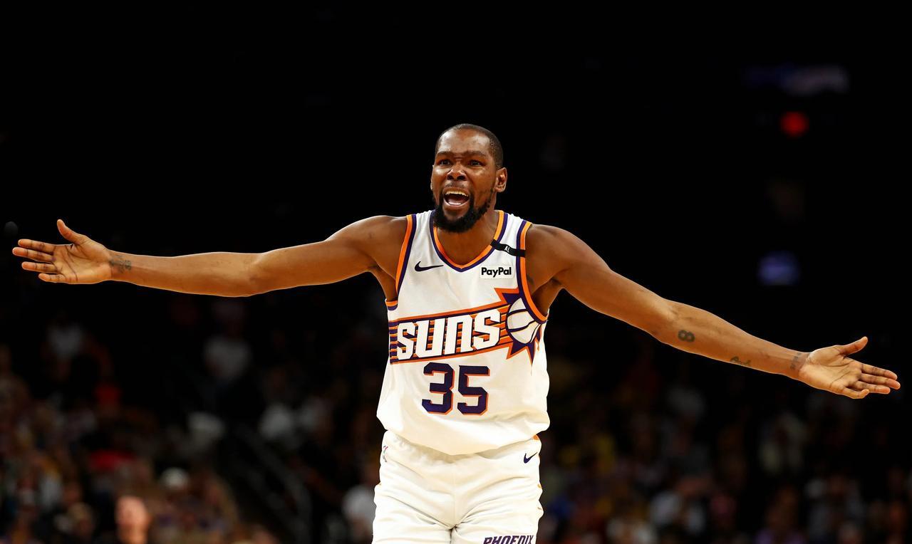 随着太阳超级巨星凯文-杜兰特离队的时间越来越近，这位NBA历史上最著名的流浪汉又
