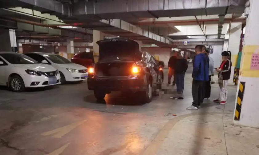 就在这两天，媒体爆出了一个颇有争议的案子：地下车库盲区碾压醉汉致死：公职人员被不