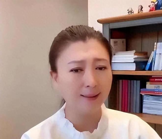 闫学晶，竟然被央视和辽宁春晚“踢”出去了？她可是当年草根逆袭的“荧屏大姐”啊！