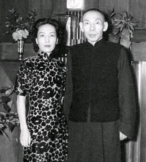 1948年，孟小冬去看望闺蜜姚玉兰，夜里2人同床而睡。谁料，姚玉兰趁她睡着溜出去