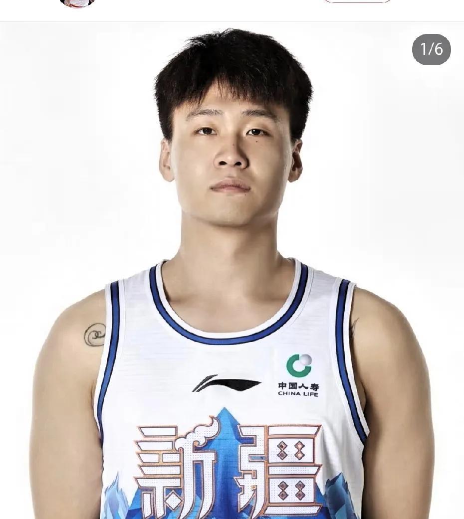 范子铭被挂牌，是CBA第一次把“顶薪毒药”四个字写进交易标题。800万换6.9