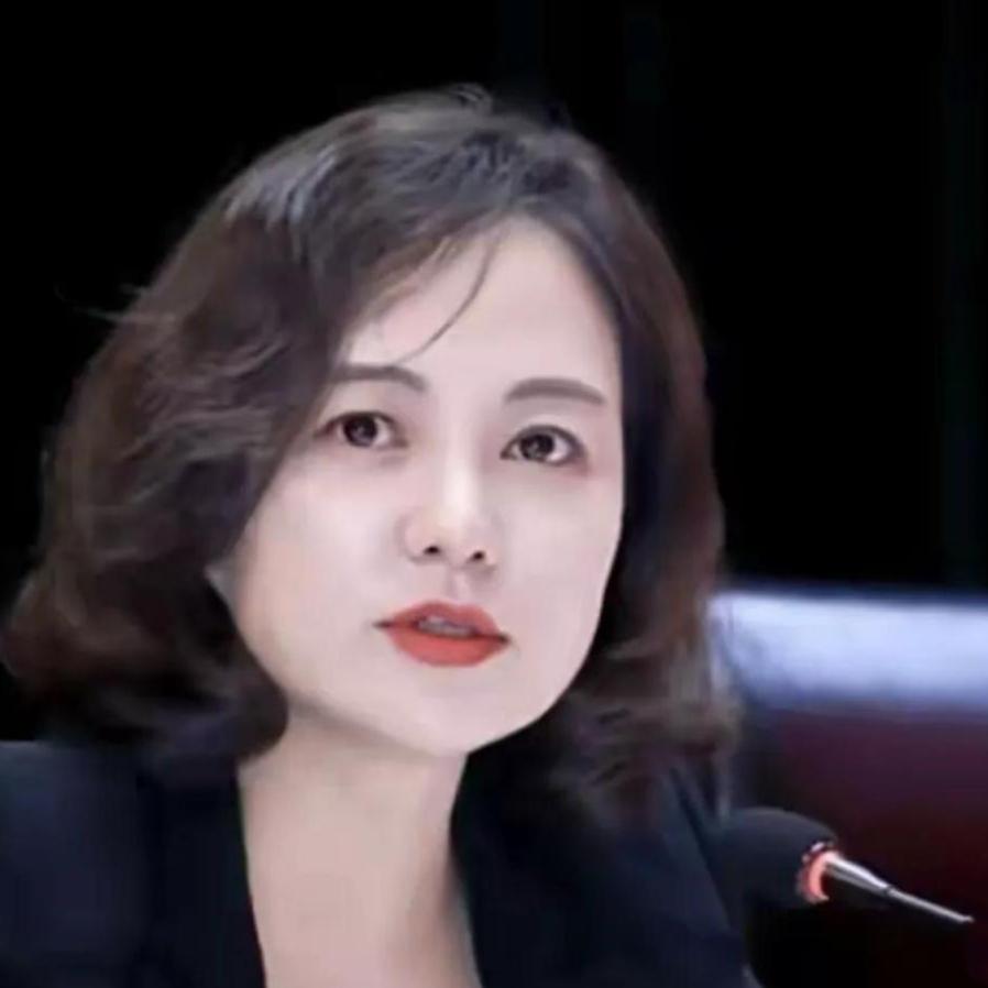 人心不足蛇吞象！茅台最美董秘落马，年薪80万仍不知足48岁的蒋焰，法学硕士，