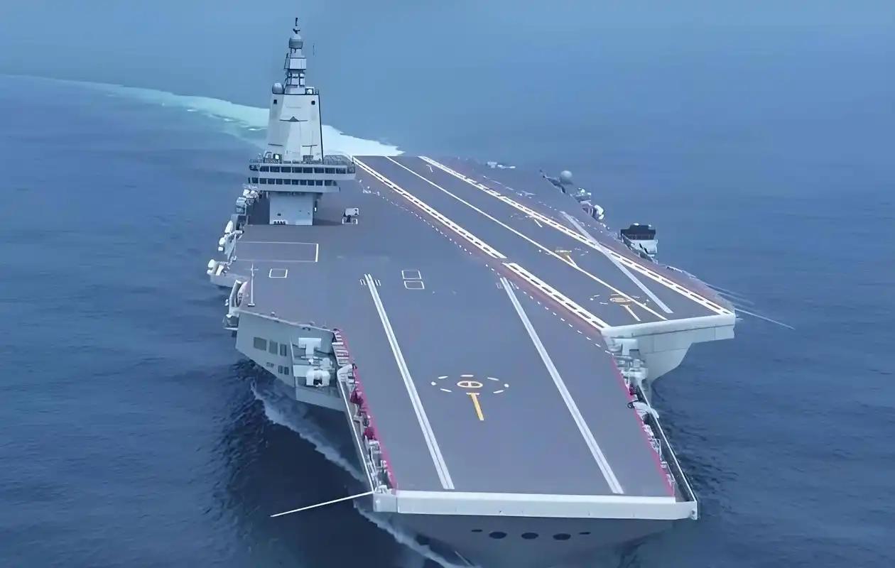 *中国在等004、005航母，美国在等什么？当中国南北两大造船厂正热火朝天地拼装