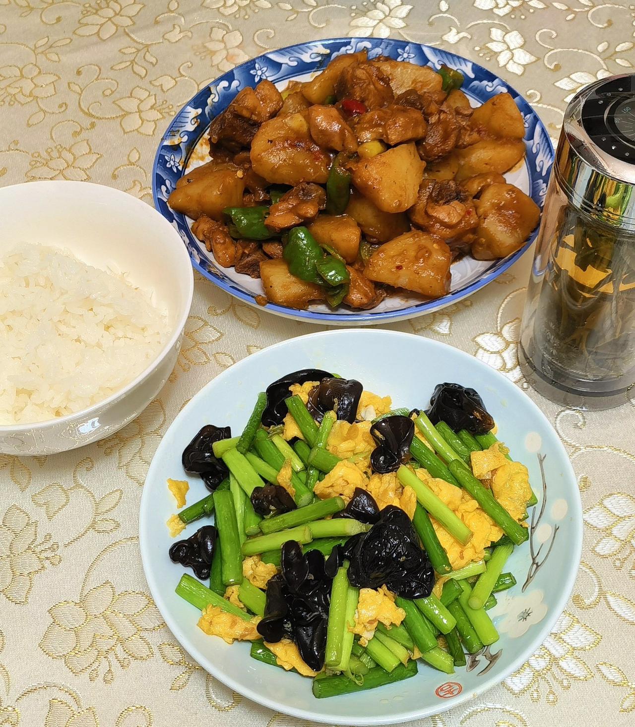 你行业薪资多少？是辛苦换钱还是高薪内耗？环卫工人2600起早贪黑扫街，程序员