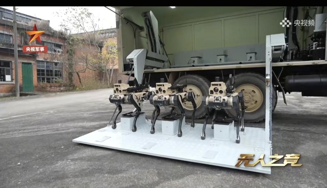 美:阿中你没完了是吧中:咋的啦这是美:你这一会晒无人机蜂巢现在又晒机