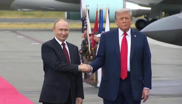 现在美国应该是搞定欧洲了，在俄罗斯同意与美国进行首脑会晤之后，其实俄美之间关于乌