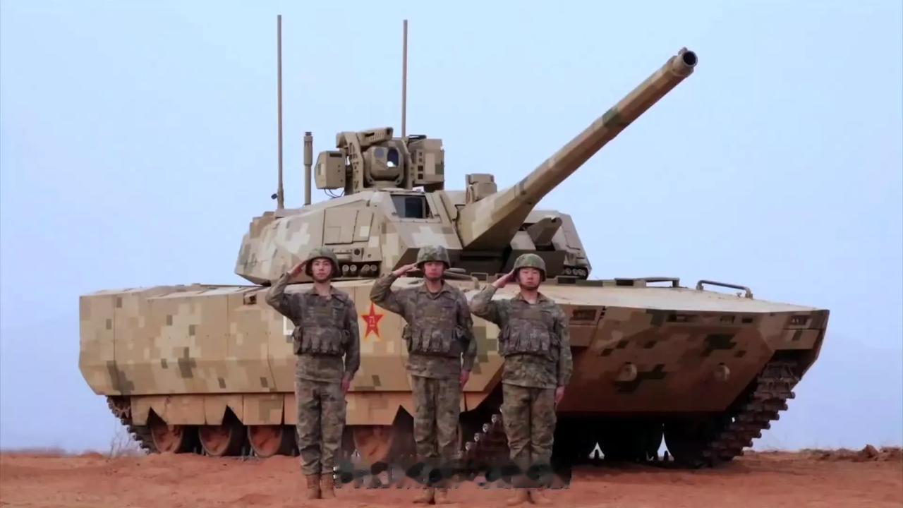 100式坦克新照，这就不是阅兵时期的状态了，而是野战测试状态，三人乘员组确认无疑