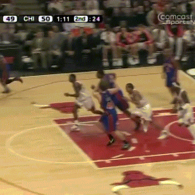 克六这个动作，NBA真只出现过一次。他的招牌动作的微调版本，前面收球跳步，只见过