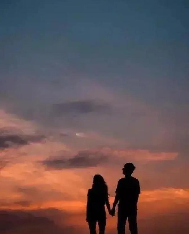 很多男人正在放弃交配权，不是因为女人不漂亮，也不是因为金钱不允许。夜幕落下，有