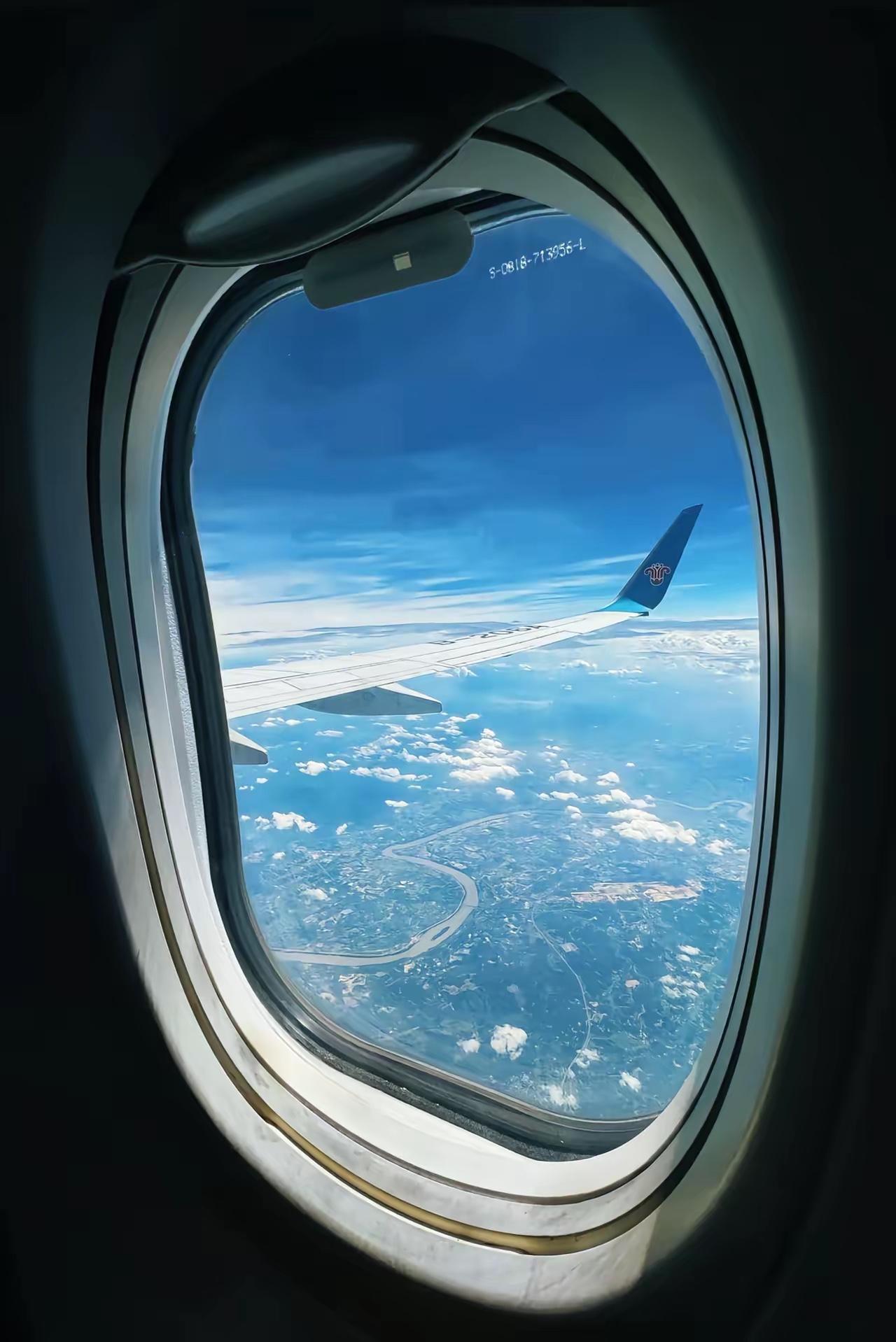 买车选新能源车还是燃油车，很多人都纠结。我爸开了半辈子车，从老桑塔纳开到混动，总