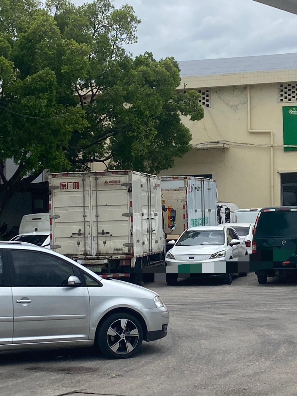 朋友买了一个11米长的大货车，在某拉货平台上接活，每个月拼死拼活，扣掉车贷、油钱