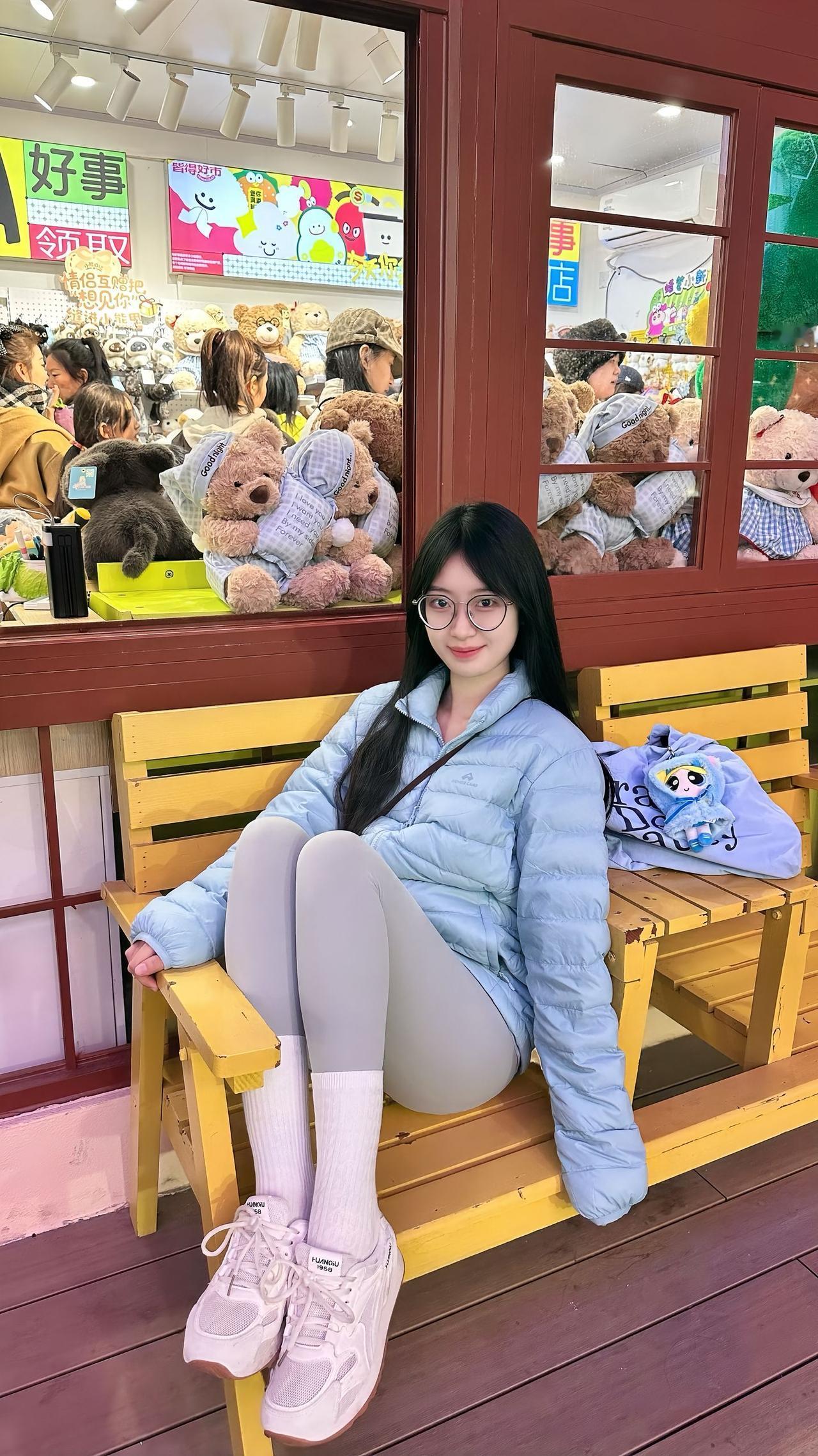 春风十里，不如你笑靥如花。有晚上穿着袜子睡觉的吗?