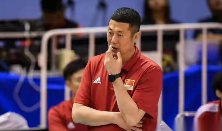中国女排主教练赵勇，直接亮出三板斧，接应位置出现2大变化[玫瑰]第一板斧：当下