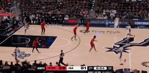 摁不住！文班亚马干拔三分打停开拓者！在今天NBA季后赛马刺对阵开拓者的第二节比