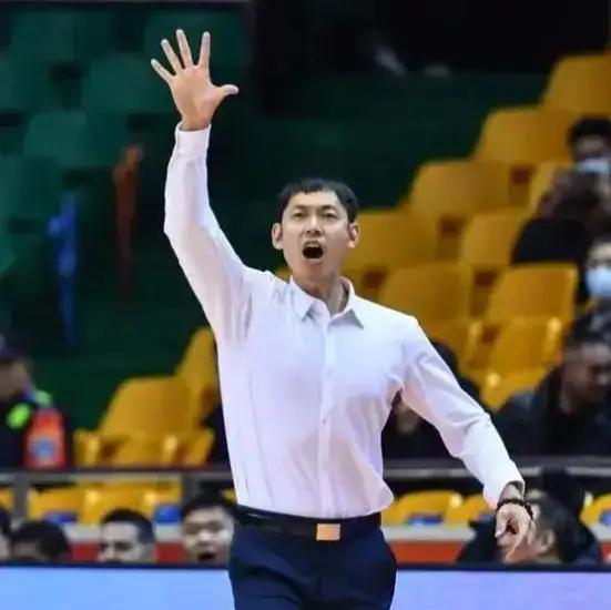 一个萨姆纳，搅乱了北控队。北控队迎战广东队，是一场取胜的最佳机会，因