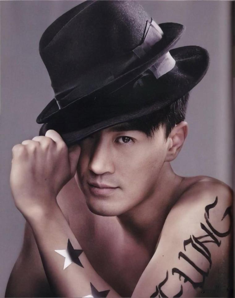 2011年TVB男艺人写真集，个个都年轻都很帅。