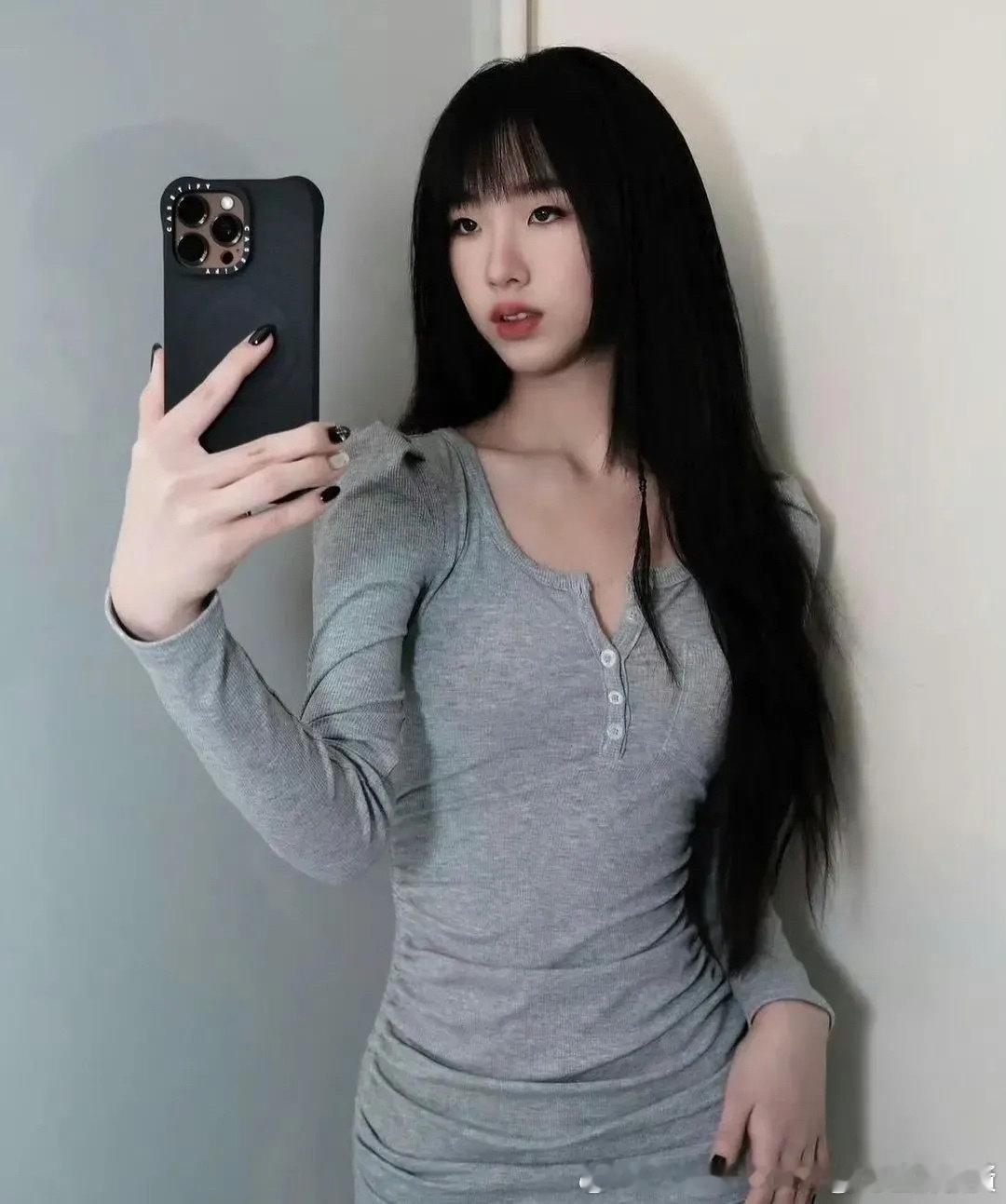 分享小S大女儿Elly许曦文二女儿Lily许邵恩原来拍的照片原来她俩初长成颜值还不够高大小姐蛮漂亮，