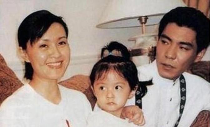 1994年，屠洪刚给那英打电话说“英子，借我5万块钱，急用”，那英问“干啥用呢”