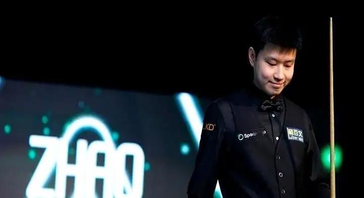 希金斯拼了30年，塞尔比打了20多年，各自才拿到10个三大赛冠军。现在有人说赵心