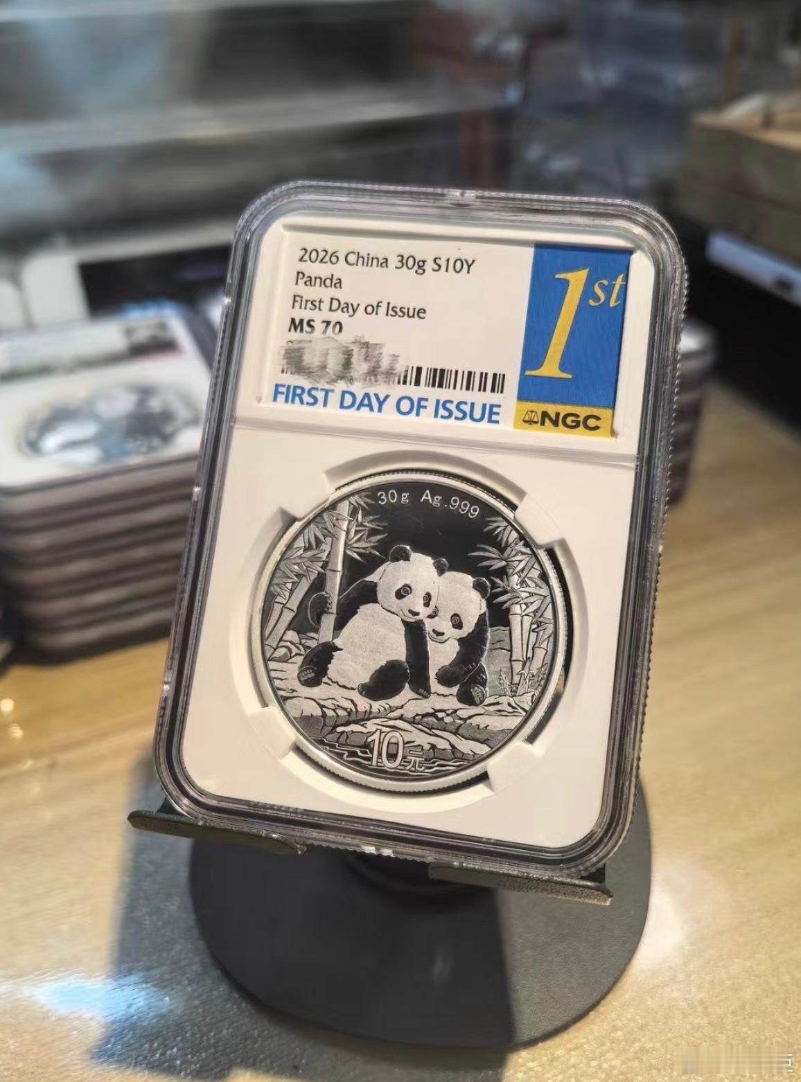 买1块银砖3个月赚26万2025年4月，国际银价还在28美元/盎司徘徊，很多人觉