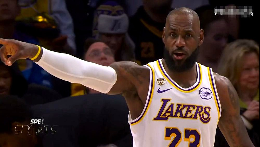 詹姆斯和乔丹，谁才是第一？这问题快成月经贴了。詹姆斯前队友查尔...