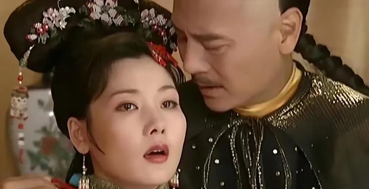 1635年九月初四，刚生产完的扎鲁特正躺在血污未净的床榻上。门帘突然被掀开，皇太