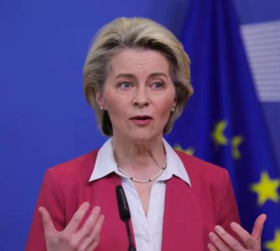 欧洲傻眼了！你敢冻我2290亿？好！我直接“合法抄家”2300亿。欧洲以为冻结了