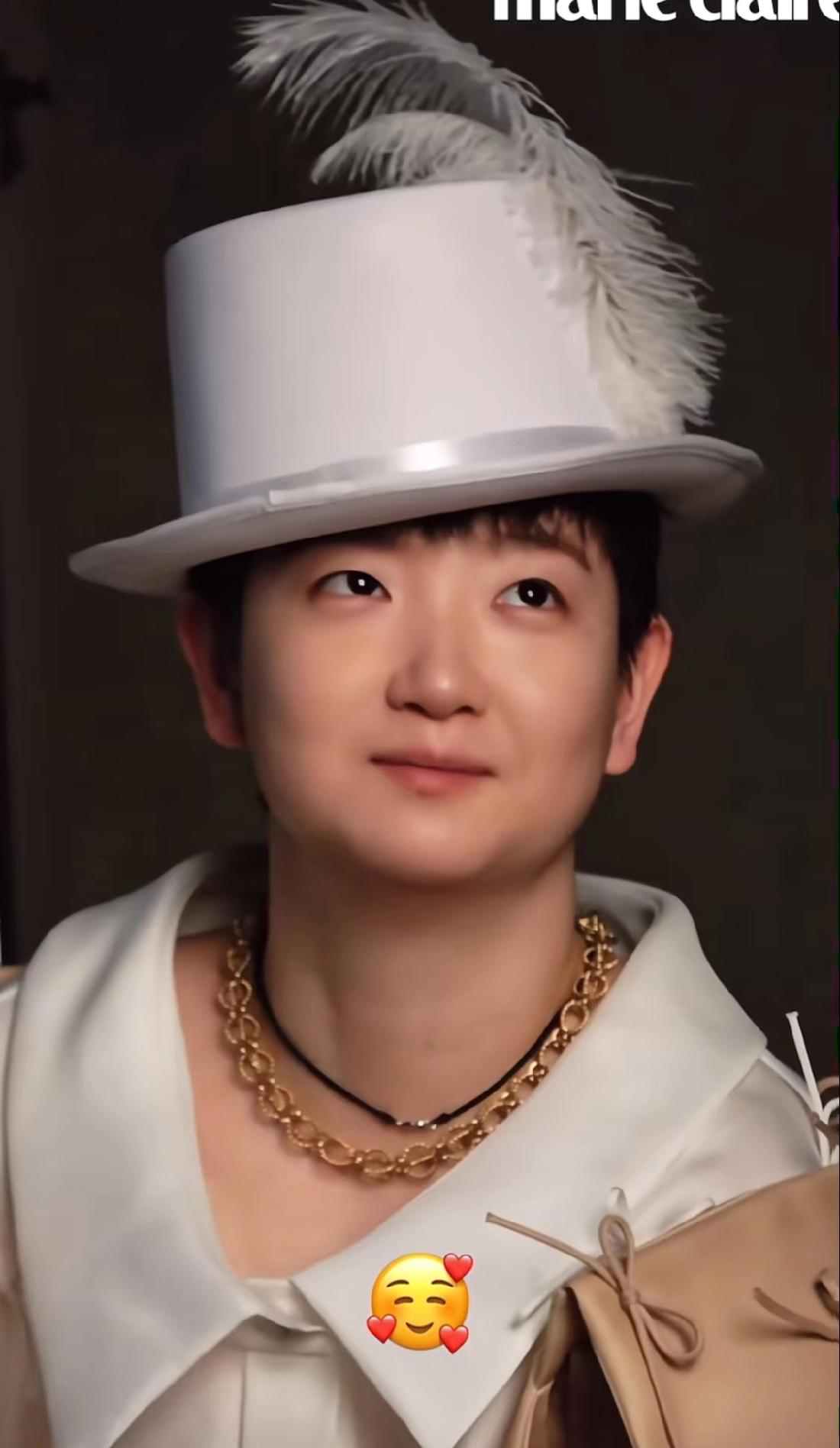 品牌商还是很会来事，从开始的希望孙颖莎拿掉脖子上的玉佩，希望指甲涂色。到现在