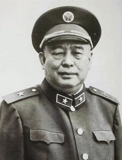 177位开国中将中，他是唯一一位担任过副总理的开国中将，成为周总理在繁忙事务中的