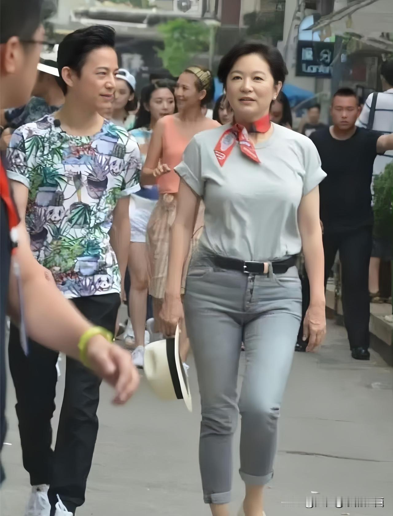这才叫岁月不败的美人，从年轻美到老，林青霞老了没有变成臃肿的大妈，她形象好气质佳