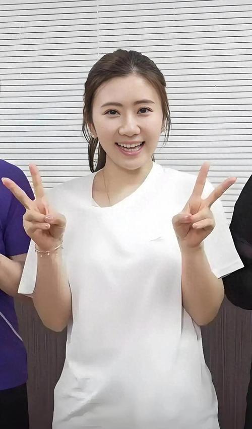 37岁日本乒坛名将福原爱再婚并怀孕的消息引发关注。她与新丈夫于2025年夏天登记