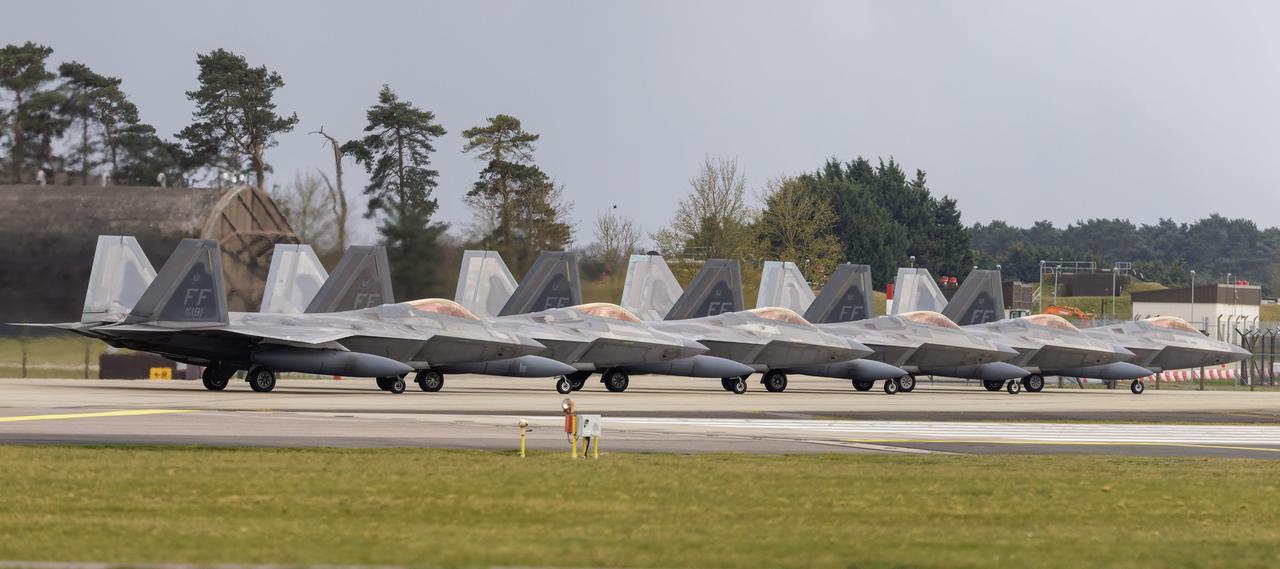 6架F-22A返回兰利基地