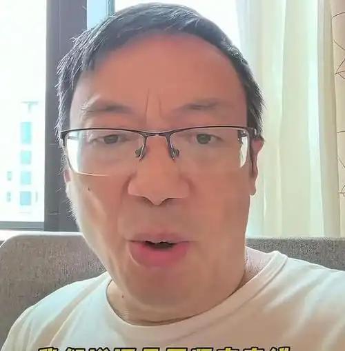 汤家凤曾讲过：美国街边那些无家可归的人，英语比国内一些所谓专家还说得顺溜，可他们