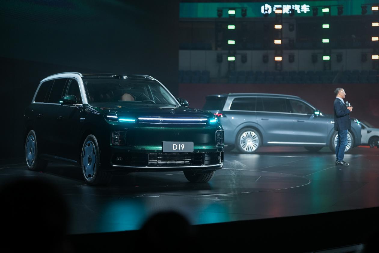 入局旗舰“9”系列，零跑D19优势有多大？12月28日，零跑开启了十周年大