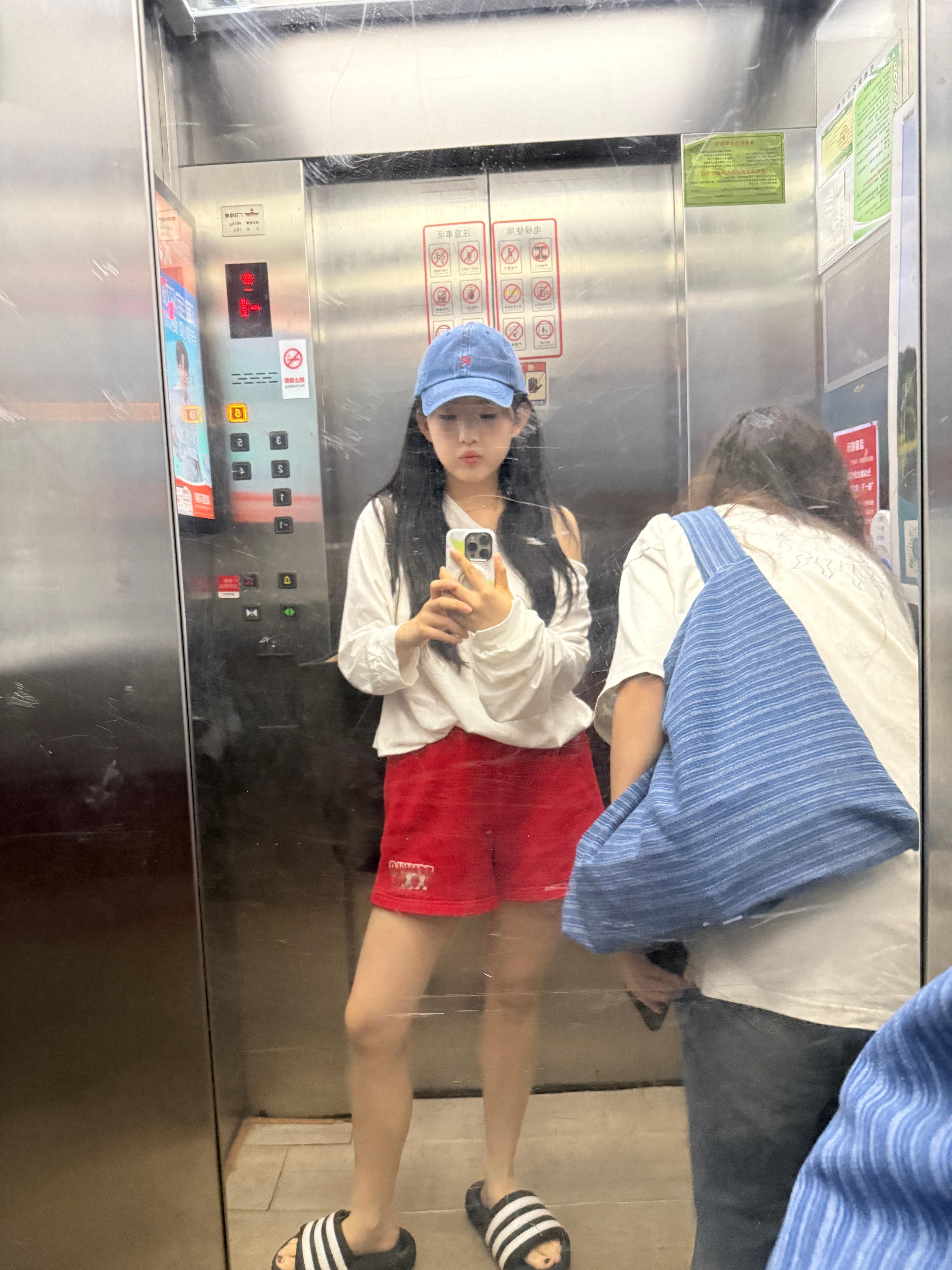 一仟张这腿凹凹还算是可以看的🫰​​​