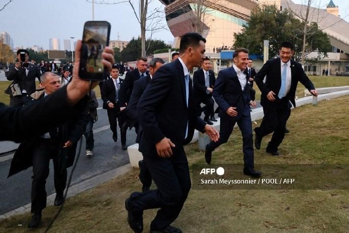 成都东站的14个站台吞吐量，足以在20分钟内让巴黎北站的调度系统物理崩盘。法国代