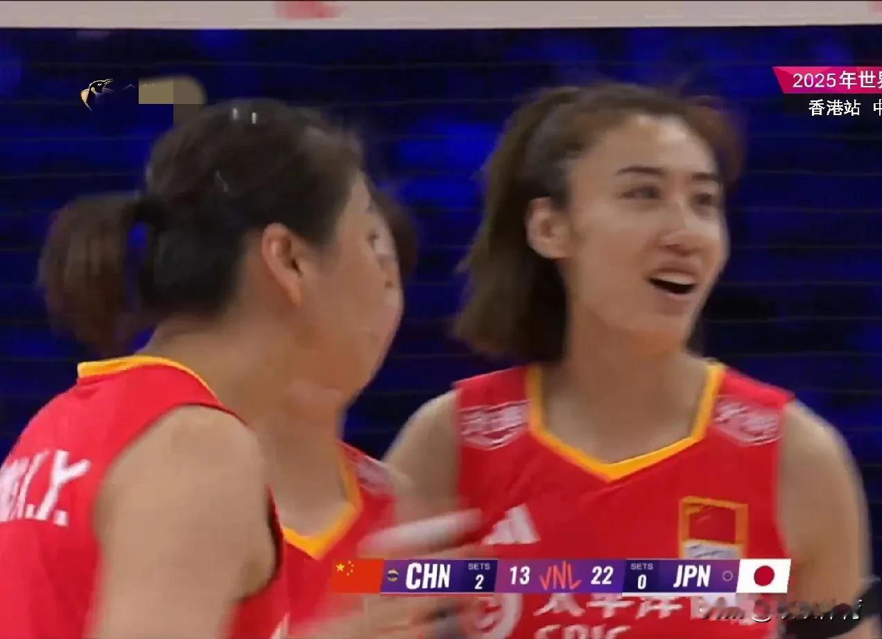 【发球带拦防的典型胜利】中国女排痛宰日本，是一场发球带动拦防的典型胜利的案例。