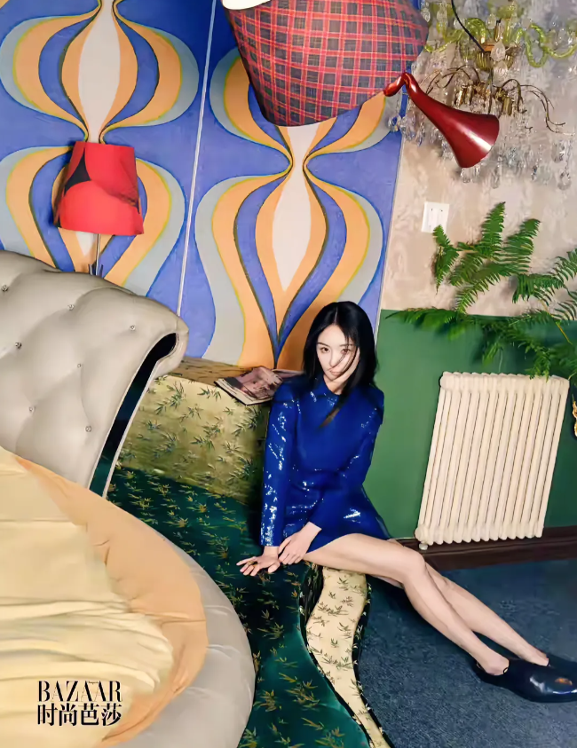 杨幂，167cm，脚上为什么穿了一双男士皮鞋，不是我看花眼吧！