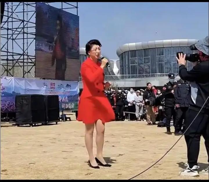 闫学晶捐过善款吗？查了一下资料，闫学晶还真捐过善款的，而且还不止一次