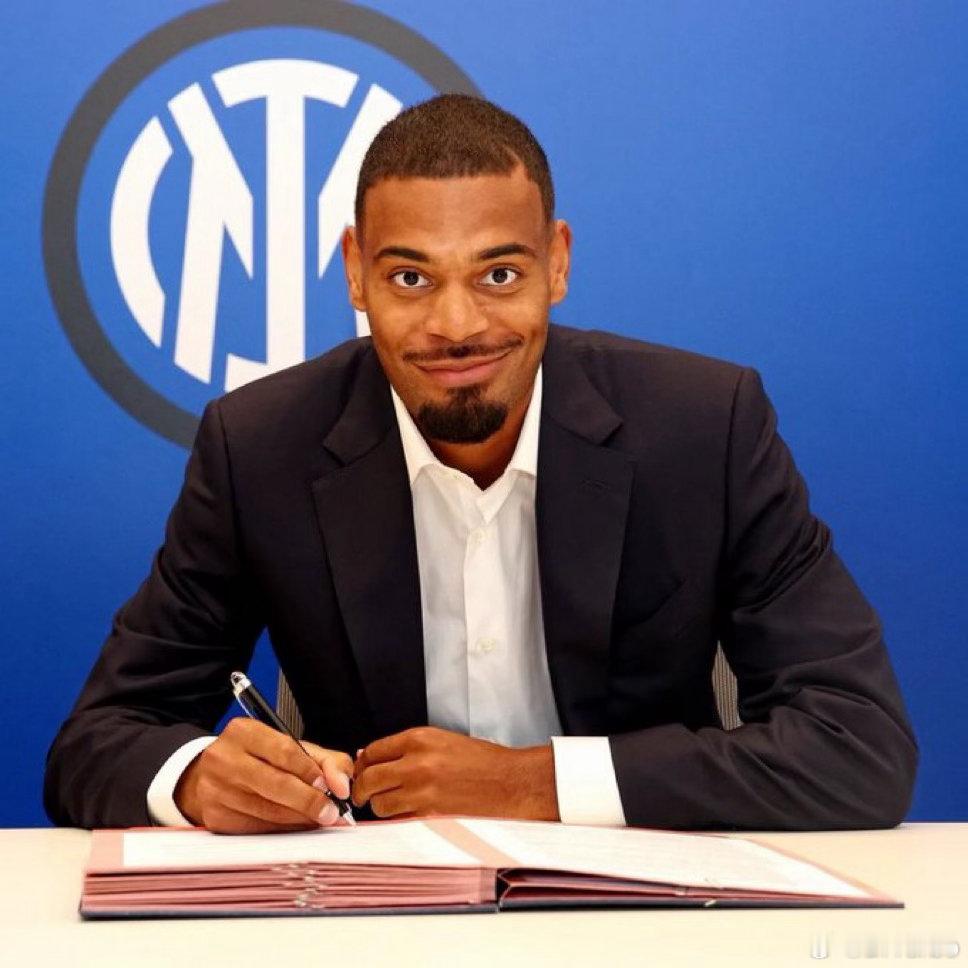 米兰体育报：国际米兰目前多名球员正处于积极良好的状态中其中一位就是安迪·迪乌夫