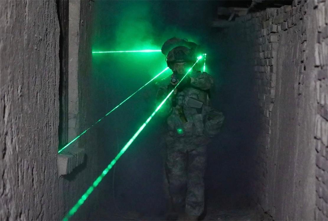 PLA某部应急反恐分队；“应急反恐分队”这个专业术语不是第一次出现，所在部队就是