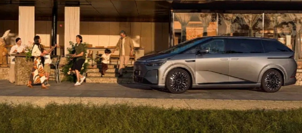 3月2日新款小鹏X9纯电版正式上市，共5款车型，售价30.98-36.98万