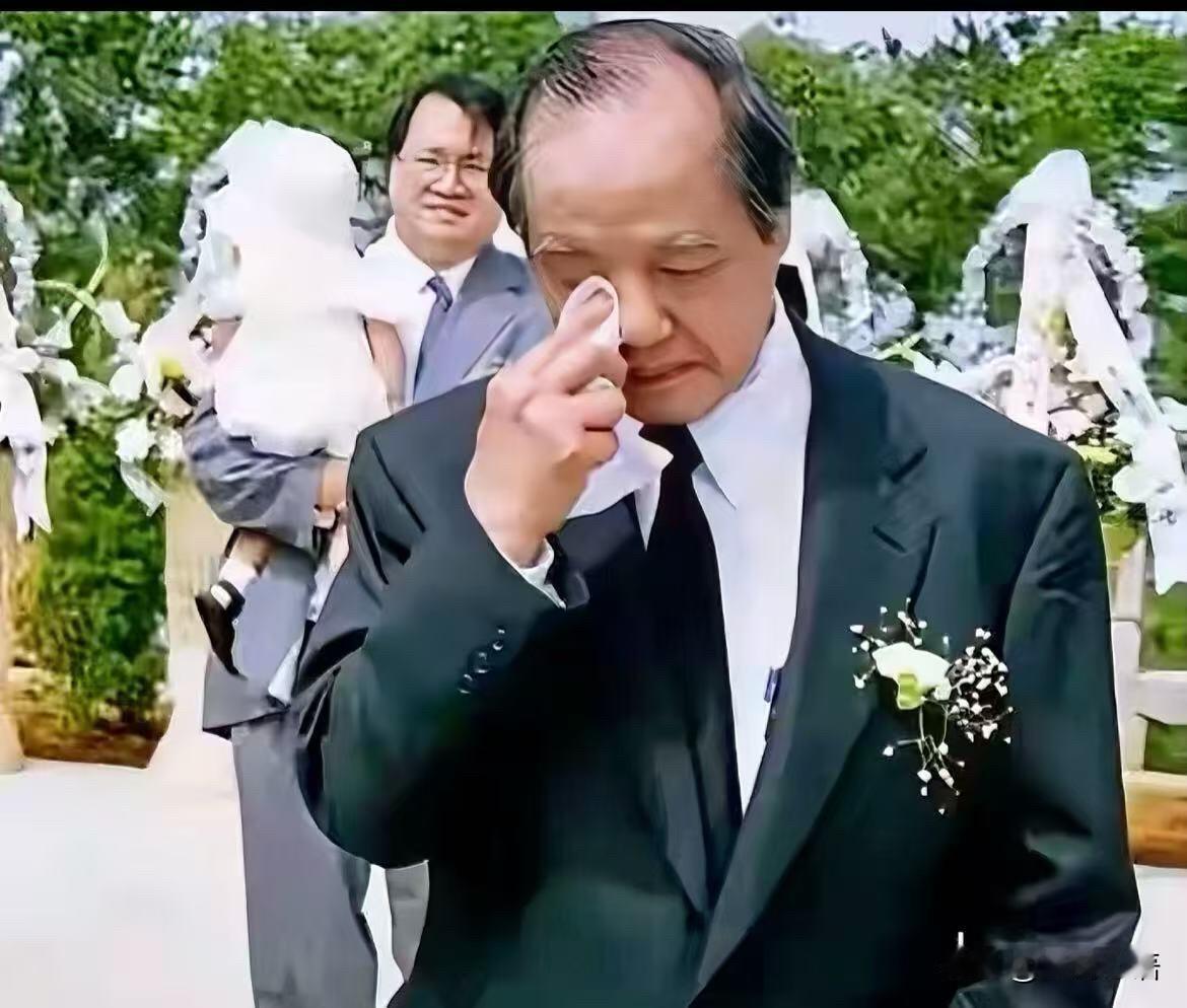 李政道：一生深情，只为一人。从前的爱，慢到一生只够装下一个人。李政道对秦惠䇹