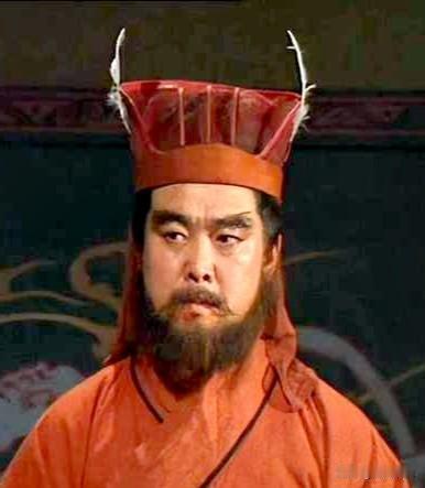 公元189年，大将军何进要杀太监，找袁绍帮忙。结果何进自己先被太监弄死了，洛阳大