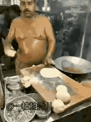 这是我认知中的印度么？贴饼为啥要在肚子上贴两下？难道这是什么秘方？肚皮都被贴