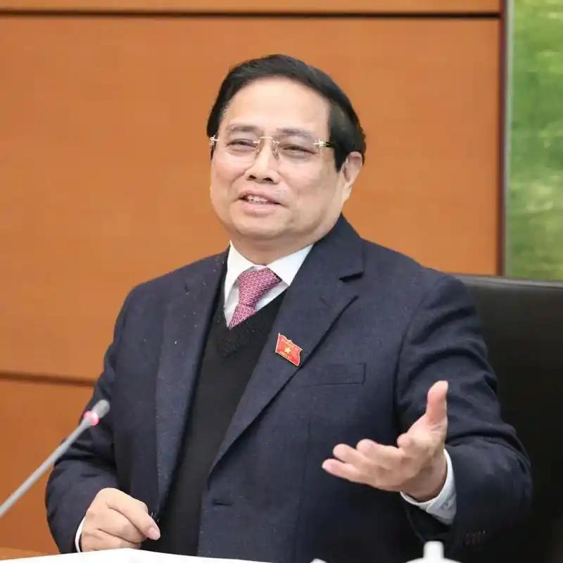 历史性一幕！苏林结束对中国的访问，踏上回越南的火车，就在车轮滚动的那一刻，中越联