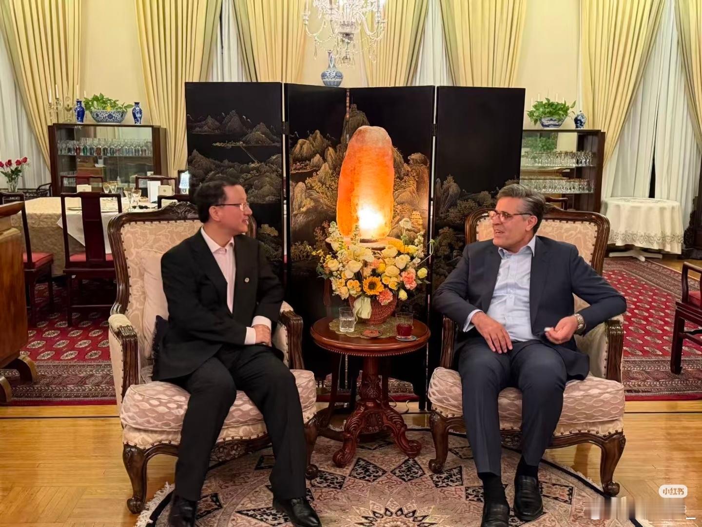 巴基斯坦驻华大使：很高兴与中国外交部亚洲司司长刘劲松会面。我们满意地注意到两国关